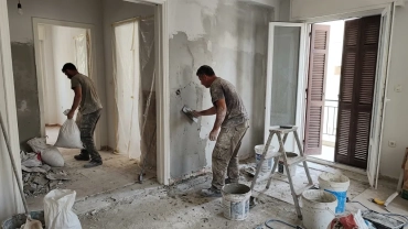 Ανακαίνιση διαμερίσματος στην Αθήνα με σοβάτισμα και απομάκρυνση μπαζών